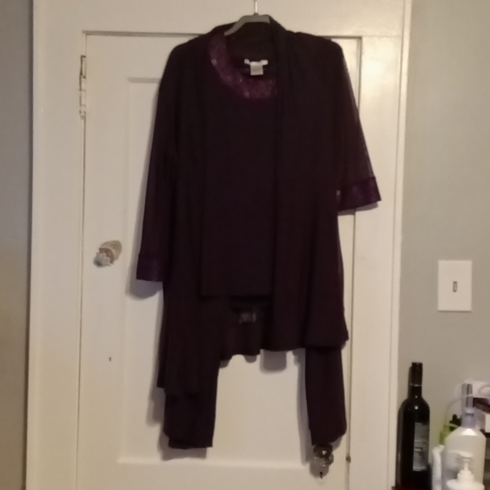 Three piece set, with jacket sleeveless top and long pants, color is purple,